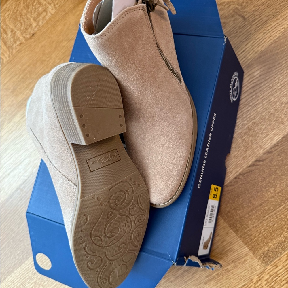 White Mountain genuine leather tan bootie. 8.5M - Picture 5 of 5